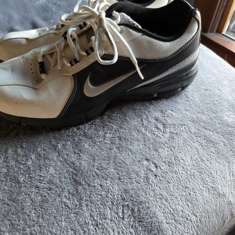 Nike Men's Golf  White and Black Athletic Shoes